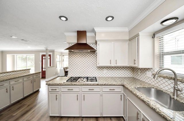 7631 Burning Hills Drive, Houston, TX 77071