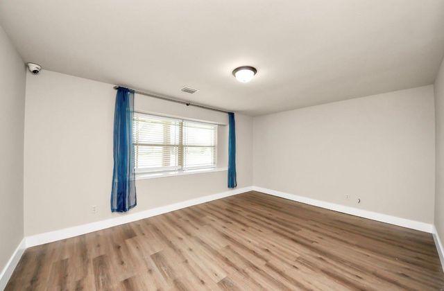7631 Burning Hills Drive, Houston, TX 77071
