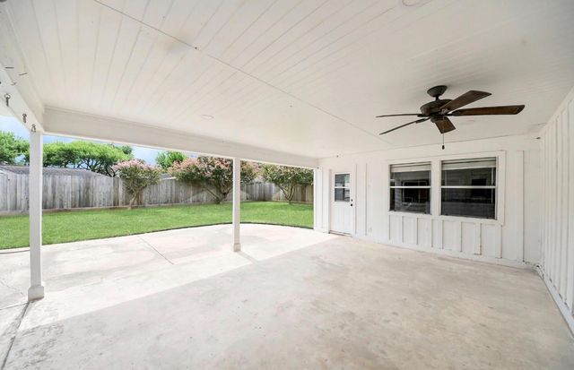 7631 Burning Hills Drive, Houston, TX 77071
