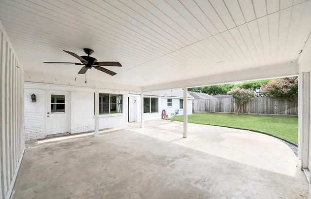 7631 Burning Hills Drive, Houston, TX 77071