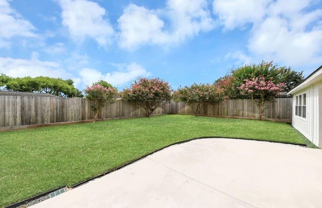 7631 Burning Hills Drive, Houston, TX 77071