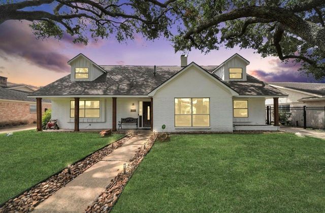 7631 Burning Hills Drive, Houston, TX 77071