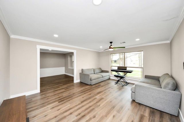 7631 Burning Hills Drive, Houston, TX 77071