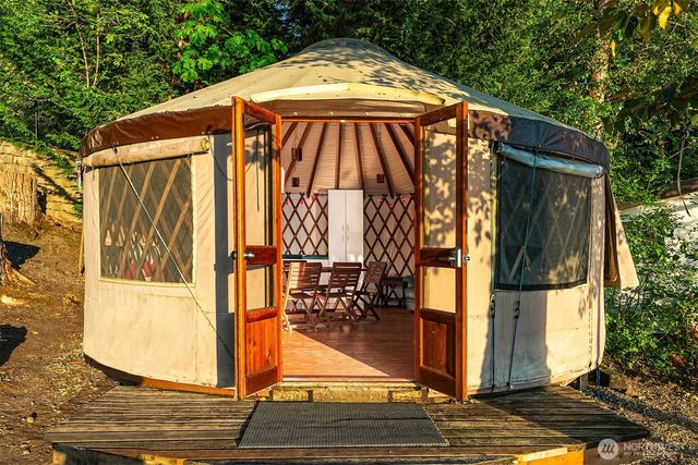 23 YURT E Lake Sammamish Parkway NE, Sammamish, WA 98074