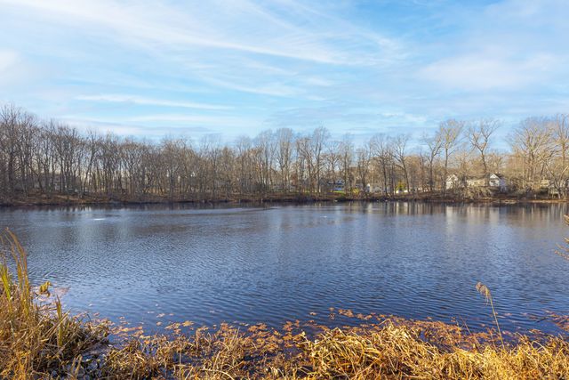 133 Rowayton Woods Drive 133, Norwalk, CT 06854