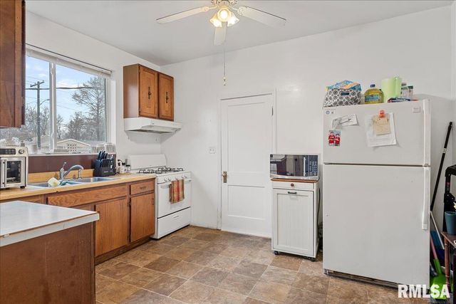 2105 ELIZABETH Street, Springfield, IL 62702