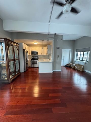 5048 N Marine Drive A9, Chicago, IL 60640