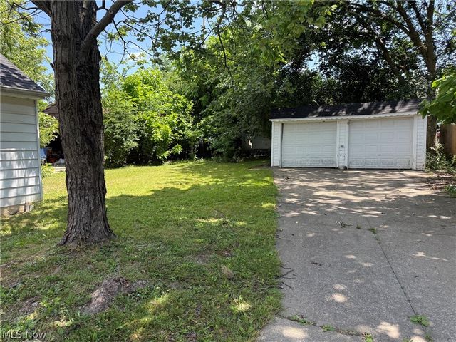579 Helper Drive, Bedford, OH 44146