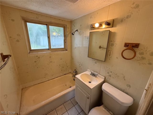 579 Helper Drive, Bedford, OH 44146