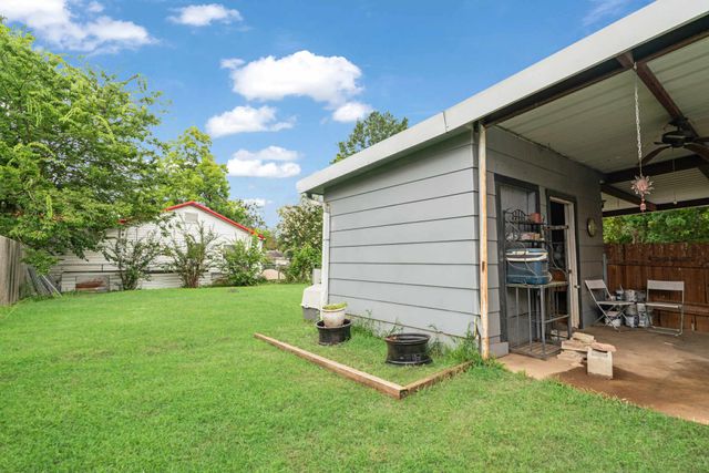 1910 E Polk Street, Paris, TX 75460