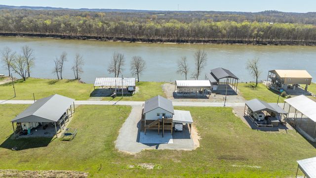 1082 WC Pickett, Clifton, TN 38425