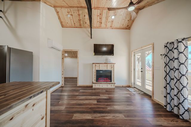 1082 WC Pickett, Clifton, TN 38425