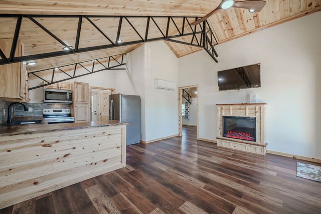 1082 WC Pickett, Clifton, TN 38425