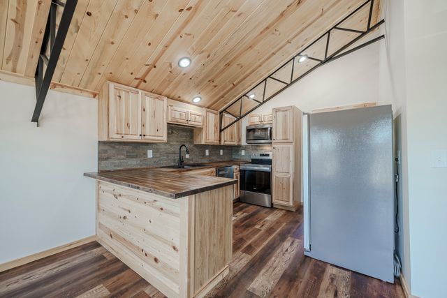 1082 WC Pickett, Clifton, TN 38425