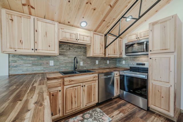 1082 WC Pickett, Clifton, TN 38425