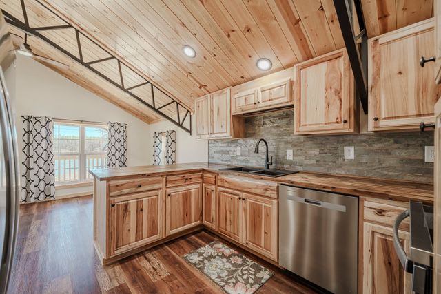 1082 WC Pickett, Clifton, TN 38425