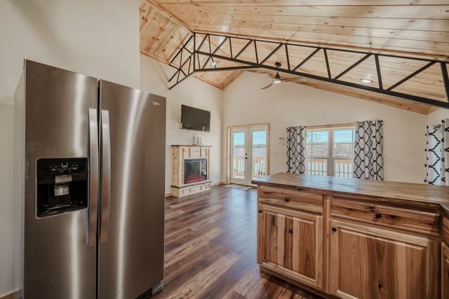 1082 WC Pickett, Clifton, TN 38425