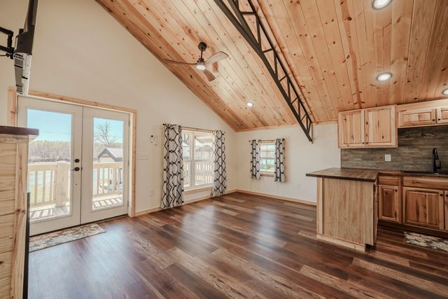 1082 WC Pickett, Clifton, TN 38425