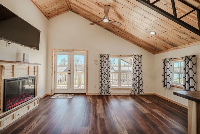 1082 WC Pickett, Clifton, TN 38425