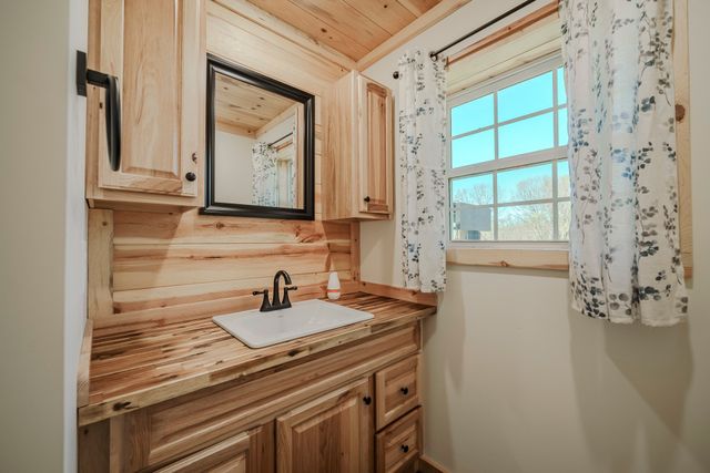 1082 WC Pickett, Clifton, TN 38425