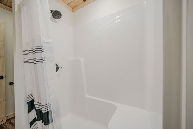 1082 WC Pickett, Clifton, TN 38425