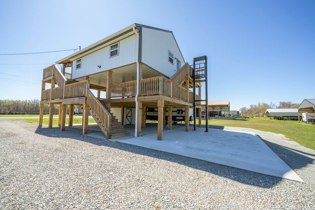 1082 WC Pickett, Clifton, TN 38425