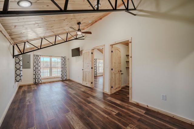 1082 WC Pickett, Clifton, TN 38425