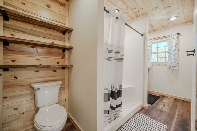 1082 WC Pickett, Clifton, TN 38425