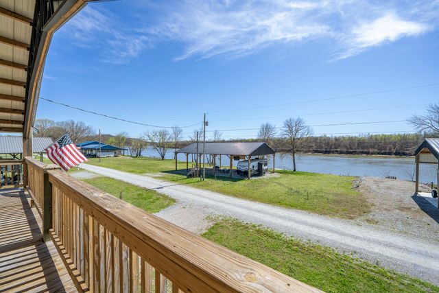 1082 WC Pickett, Clifton, TN 38425