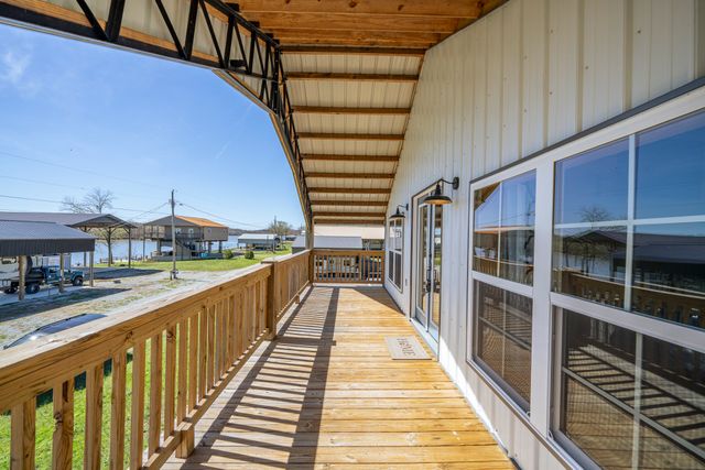 1082 WC Pickett, Clifton, TN 38425