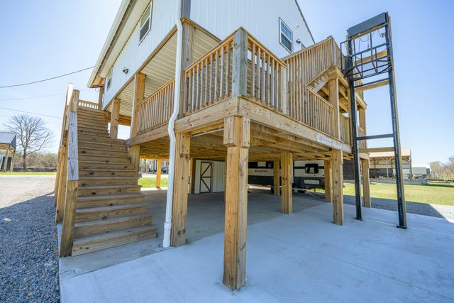 1082 WC Pickett, Clifton, TN 38425