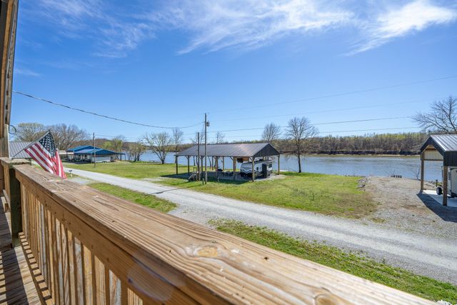 1082 WC Pickett, Clifton, TN 38425