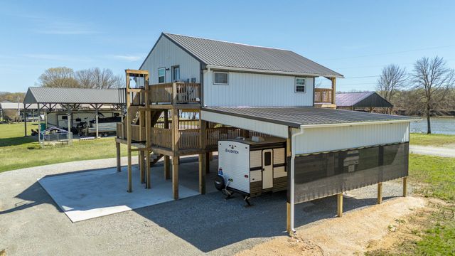 1082 WC Pickett, Clifton, TN 38425