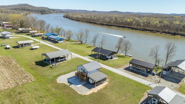 1082 WC Pickett, Clifton, TN 38425