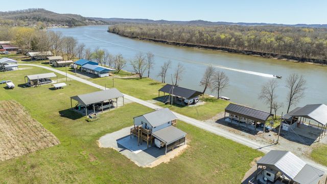 1082 WC Pickett, Clifton, TN 38425