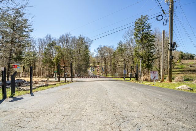 1082 WC Pickett, Clifton, TN 38425