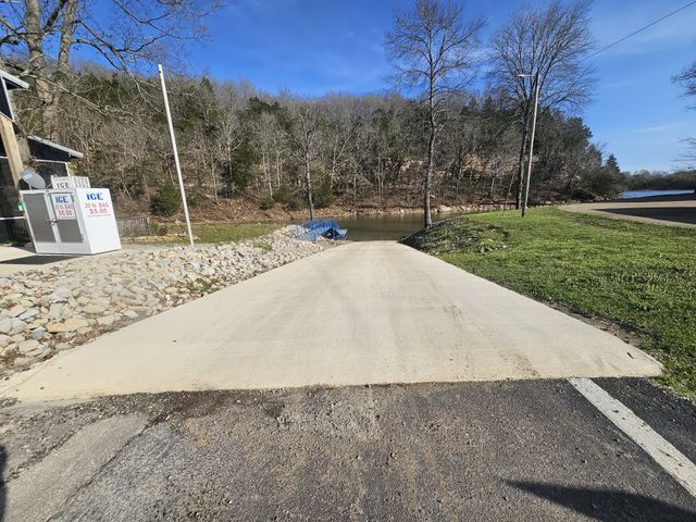 1082 WC Pickett, Clifton, TN 38425