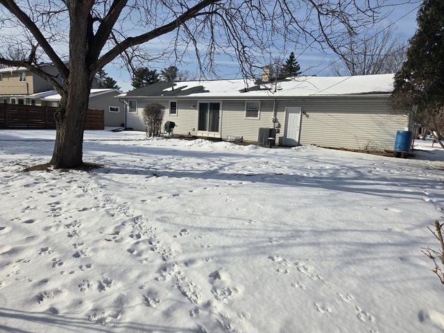 609 Madison DRIVE, Delavan, WI 53115