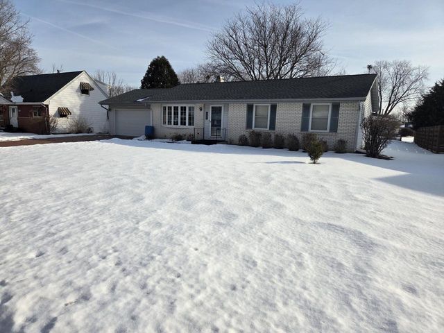 609 Madison DRIVE, Delavan, WI 53115