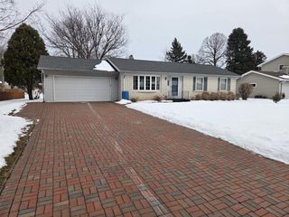 609 Madison DRIVE, Delavan, WI 53115