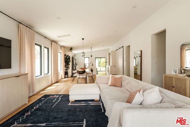 4507 10th Avenue, Los Angeles, CA 90043