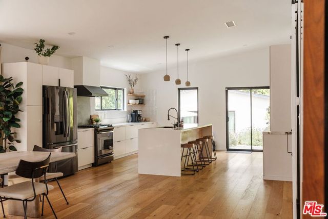 4507 10th Avenue, Los Angeles, CA 90043