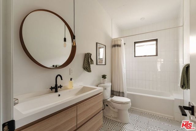 4507 10th Avenue, Los Angeles, CA 90043