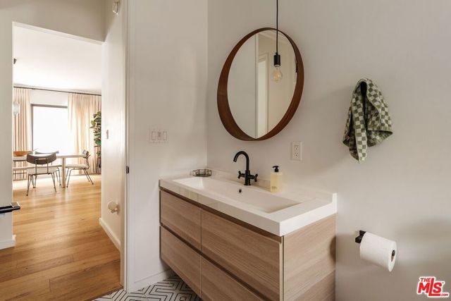 4507 10th Avenue, Los Angeles, CA 90043