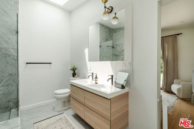 4507 10th Avenue, Los Angeles, CA 90043