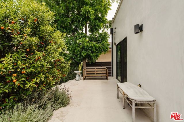 4507 10th Avenue, Los Angeles, CA 90043