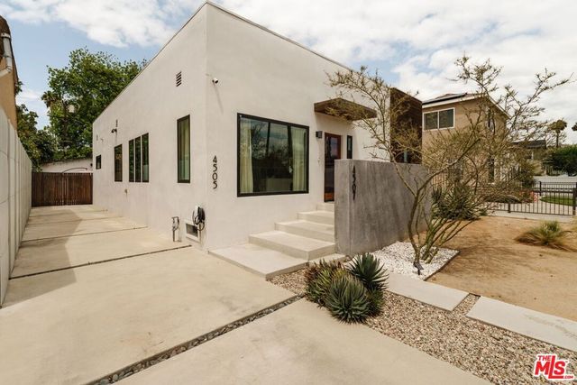 4507 10th Avenue, Los Angeles, CA 90043