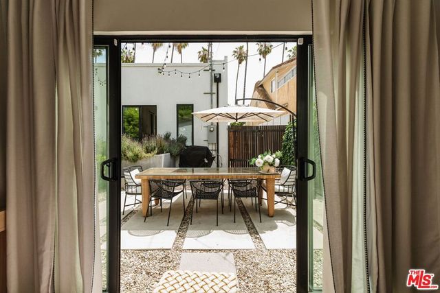 4507 10th Avenue, Los Angeles, CA 90043