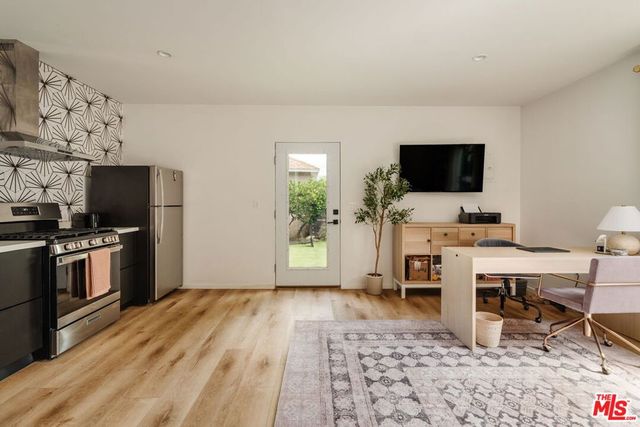4507 10th Avenue, Los Angeles, CA 90043