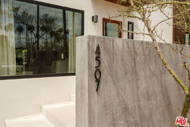 4507 10th Avenue, Los Angeles, CA 90043